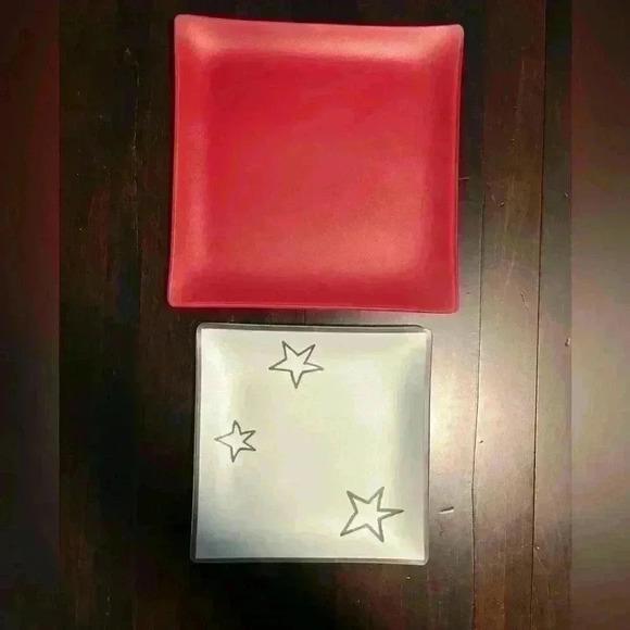 Riverside Designs‎ Frosted Glass Plate with Stars Red Nesting  Set of 2 - Picture 2 of 5